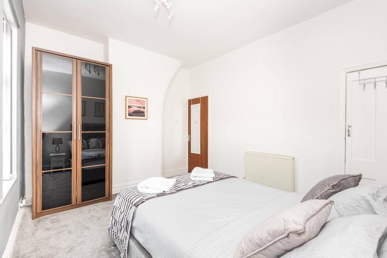 Holiday home The Queen Vic - Near The Racecourse *